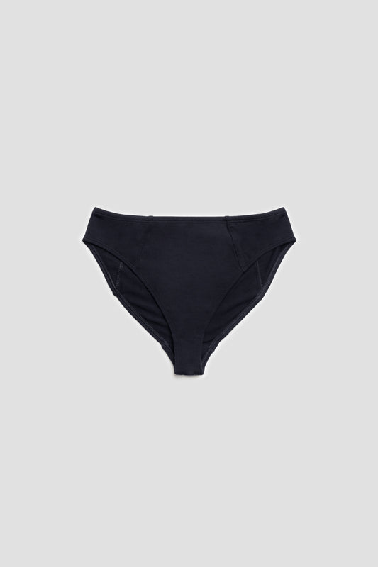 Sustainable high-leg knickers made from silky-soft TENCEL™ Lyocell. Lightweight, breathable, and moisture-wicking for everyday comfort.